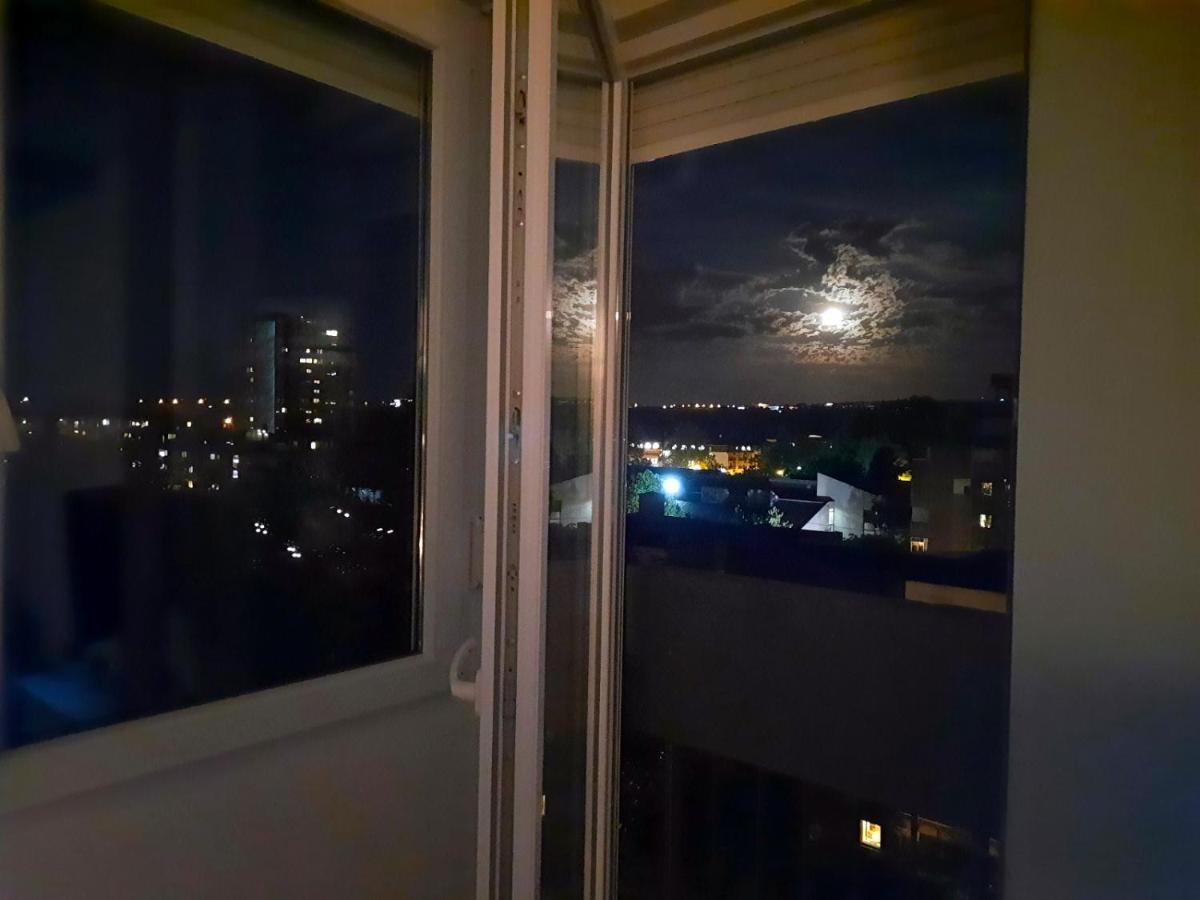 Blue Moon Apartment Novi Sad Bagian luar foto